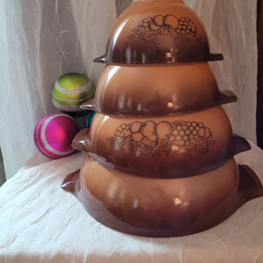 Set of 4 Vintage Pyrex Bowls Old Orchard